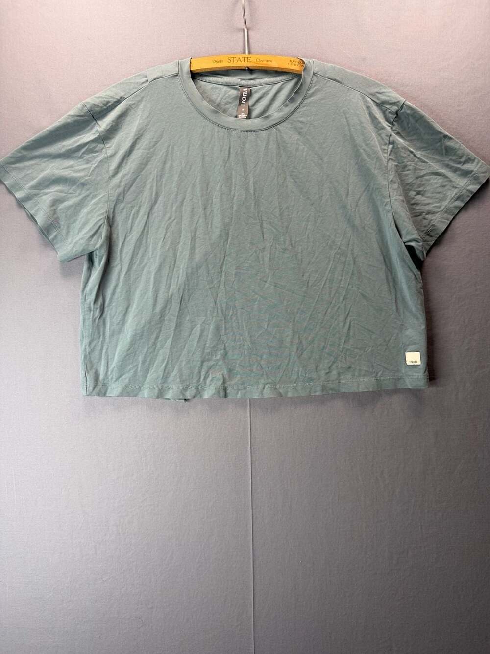Vuori Feather Cross Back Tee Shirt Womens Medium Green Boxy Cropped Fit